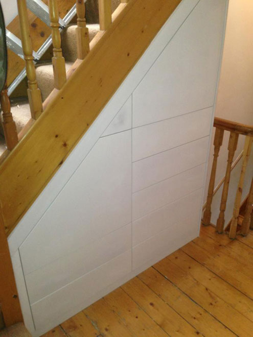 https://ingrained.ie/wp-content/uploads/2014/01/Multiple-drawers-in-tall-landing-under-stairs-space.jpg